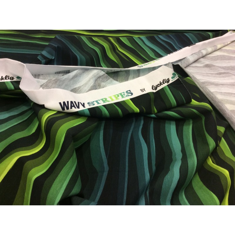 Wavy Stripes vert by Lycklig Design